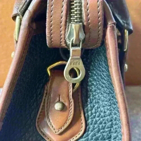 Dooney & Bourke Vintage Black Pebbled Leather Bag With Brown Trim - Picture 2 of 9